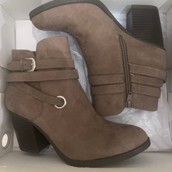 Boots - Picture 1 of 6